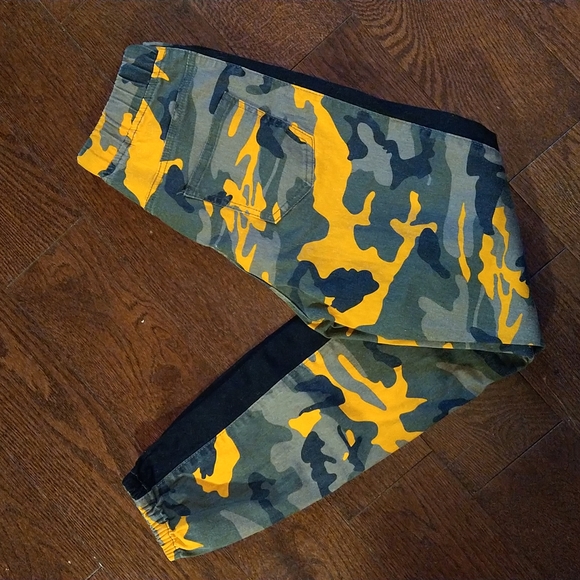 Camo style pants - Picture 2 of 3